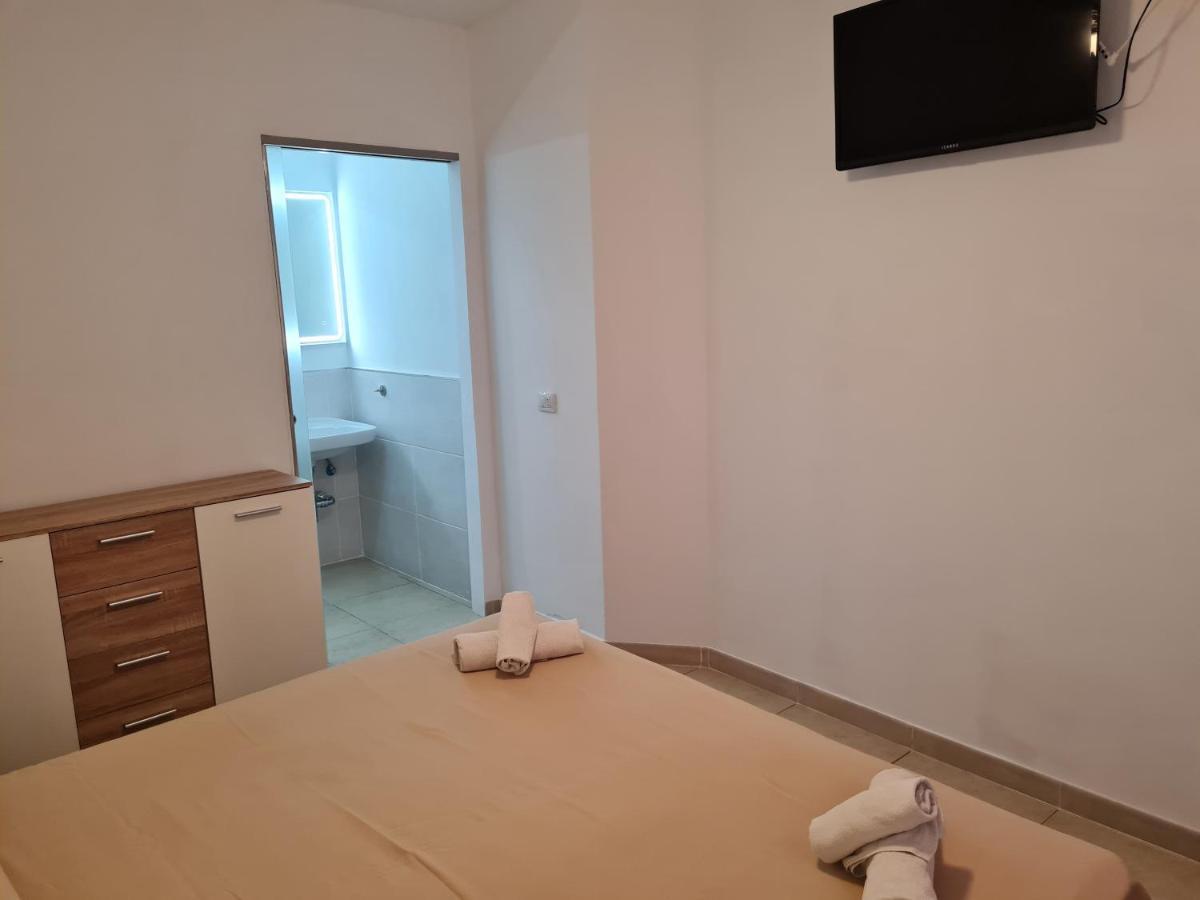 Habitaciones Nathaly Armenime Exterior photo