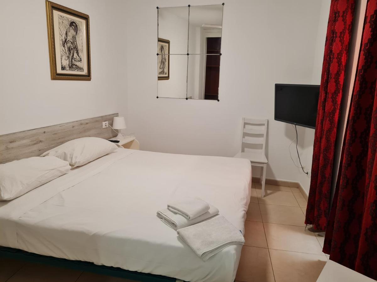 Habitaciones Nathaly Armenime Exterior photo